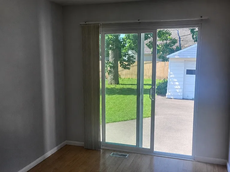 2954 Penrose Ave — Photo 9