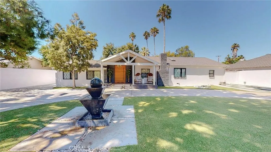 6 bed, 3730 sqft, $9,975 — Photo 4
