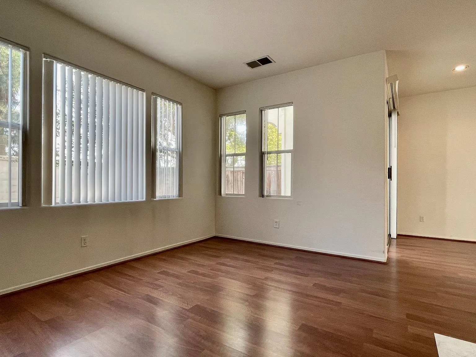 2 bed, 2.5 bath, 1360 sqft, $3,748 — Photo 2