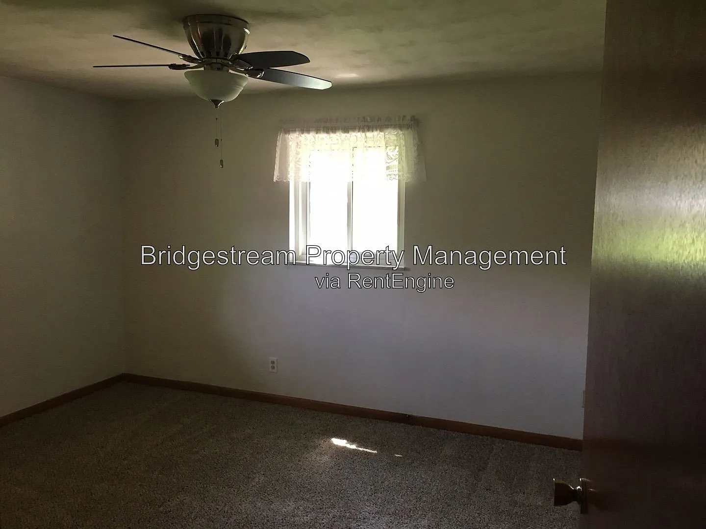 3 bed, 2.0 bath, 1404 sqft, $1,795 — Photo 3