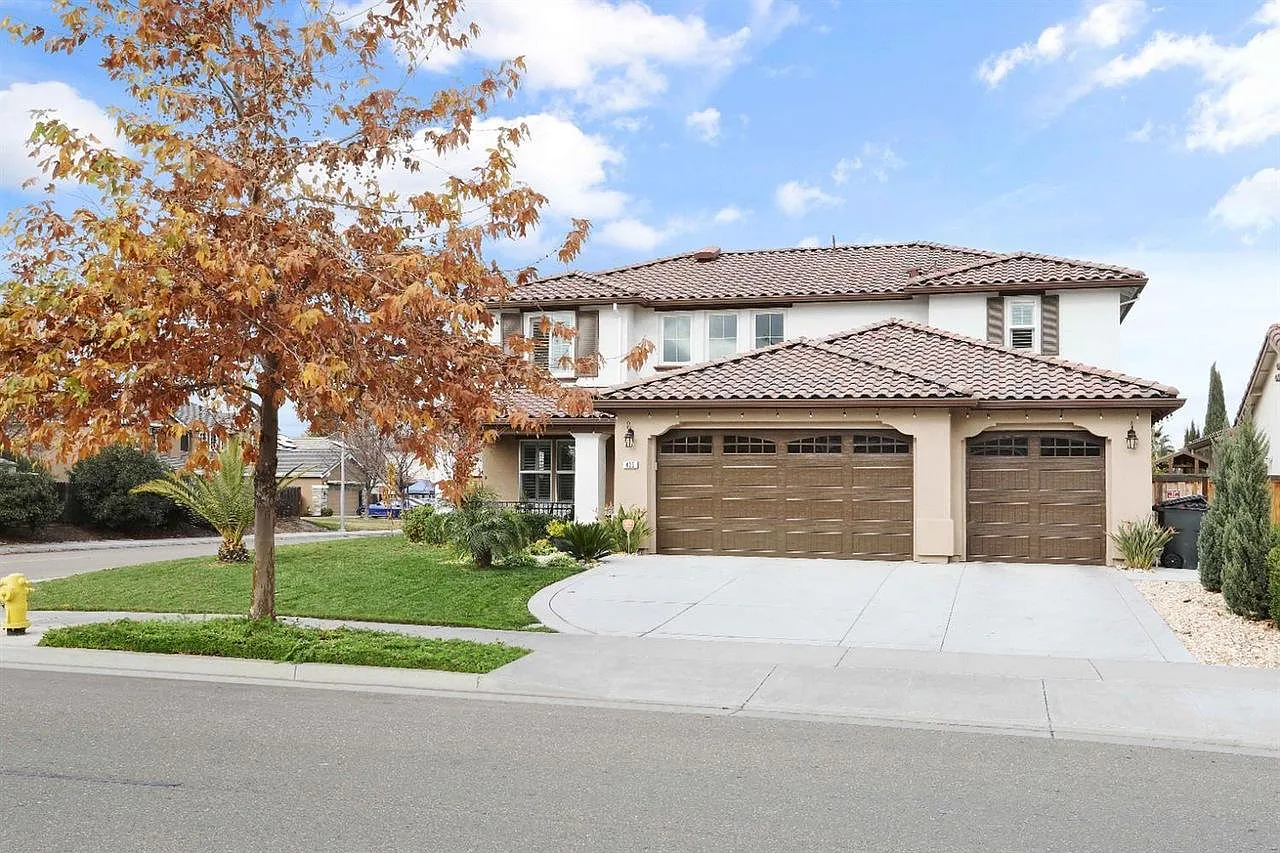 4 bed, 2856 sqft, $4,050 — Photo 1