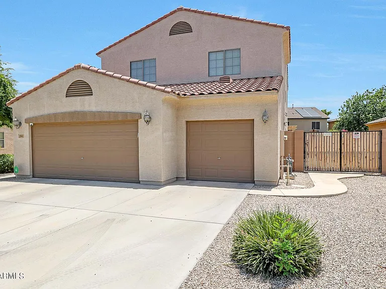 15941 W Mauna Loa Ln — Photo 3