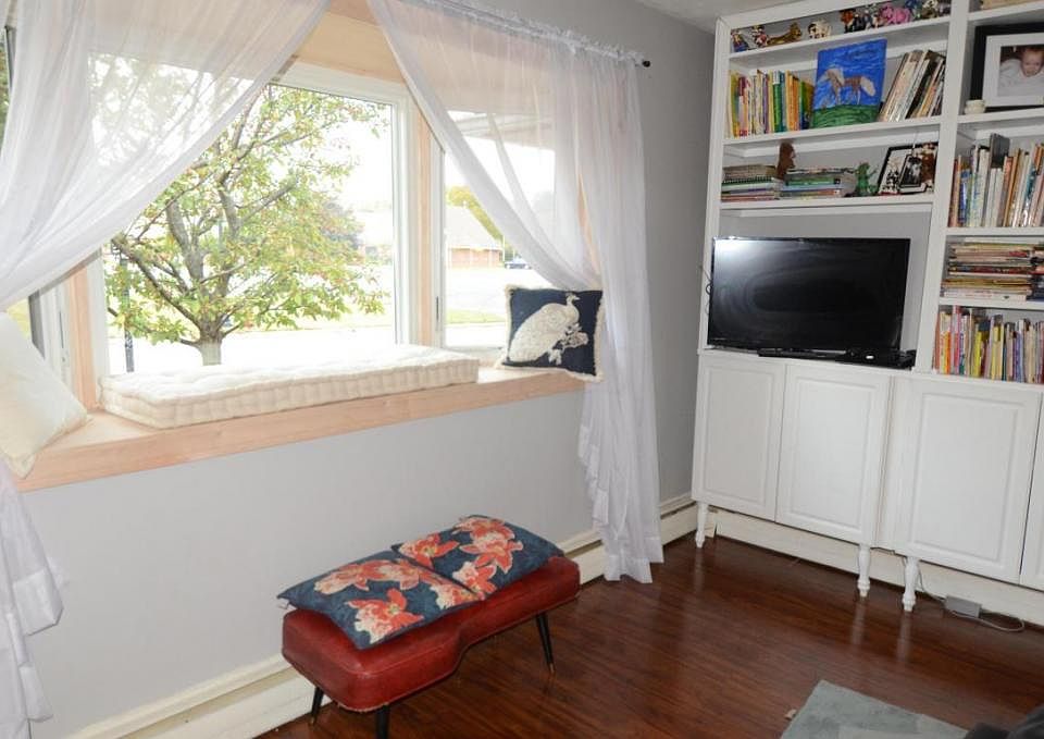 1st image of 981 Janet Dr