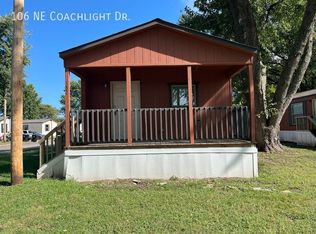 106 NE Coachlight Dr, Topeka, KS 66617
