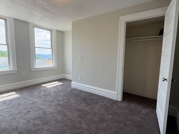 5th image of 2221 Hawthorne Ave #2