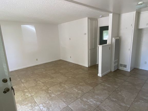 5th image of 2655 Topeka St #3
