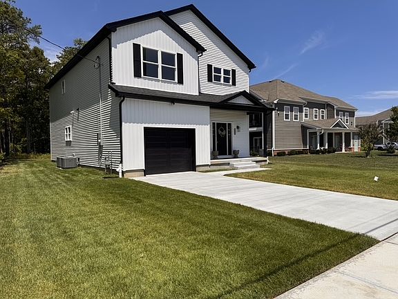 Exterior - Left Side Yard