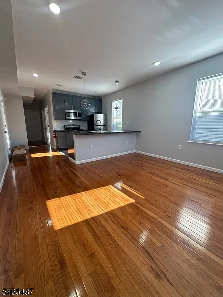 3 bed, 1.0 bath, $2,300 — Photo 3