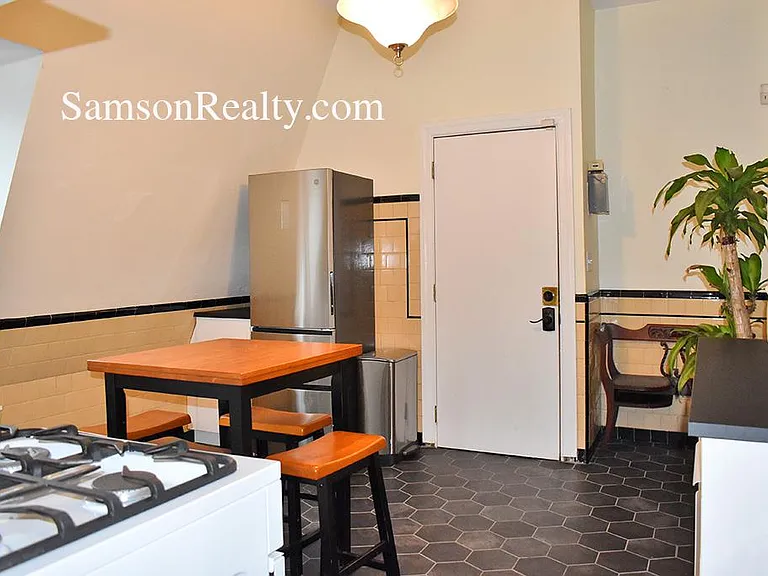 368 Thayer St #3 — Photo 2