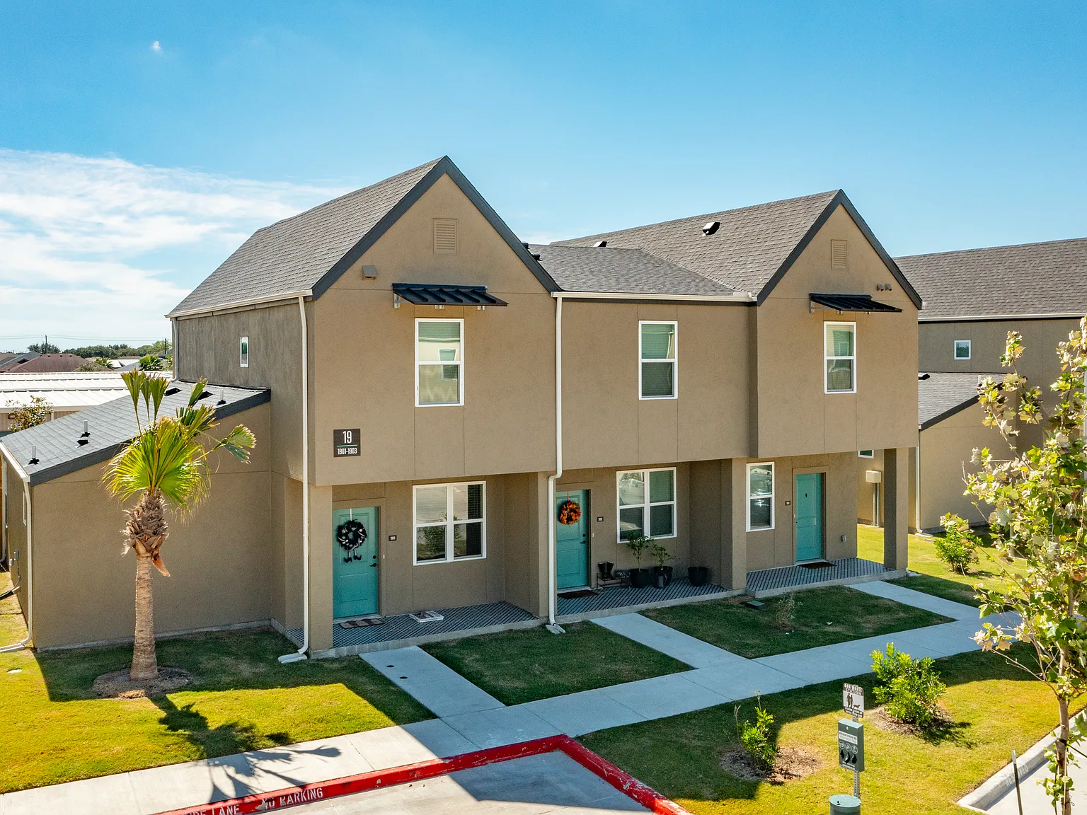 Lat Twenty7 Townhomes — Photo 1