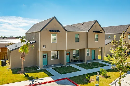 Lat Twenty7 Townhomes Photo 1