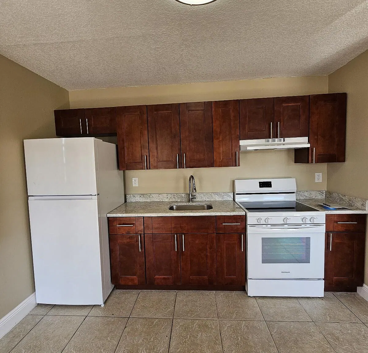 2 bed, 1.0 bath, 770 sqft, $1,750 — Photo 2