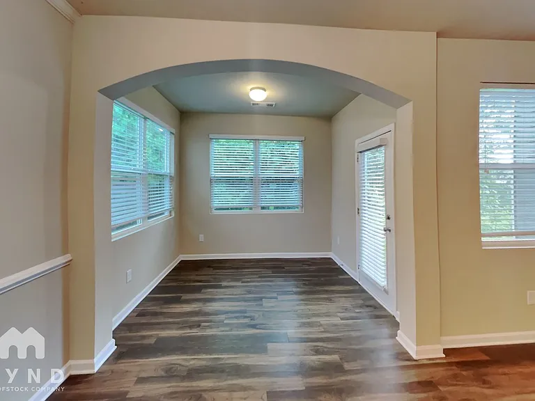 116 Laurelcrest Ln — Photo 4