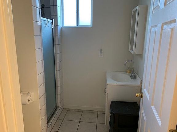 4th image of 13846 Magnolia Blvd