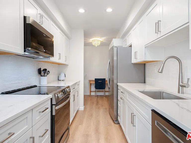 809 S Bundy Dr #205 — Photo 10