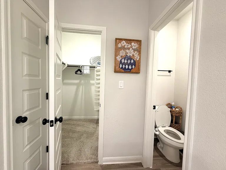 2401 Amara Levi Ln — Photo 23
