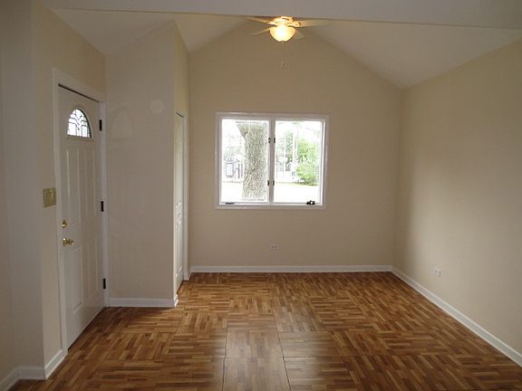 4th image of 214 Marion St