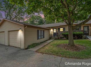 3230 Oxford Dr SE, Kentwood, MI 49512