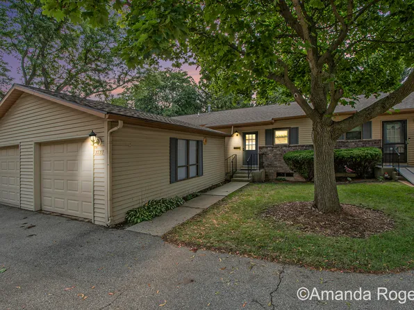 3230 Oxford Dr SE, Kentwood, MI 49512