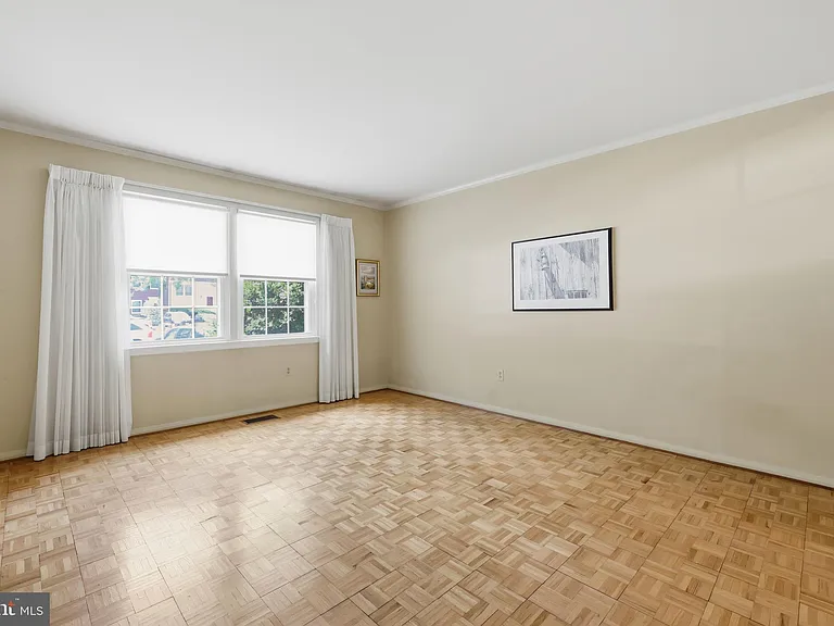 8350 Glastonbury Ct — Photo 4