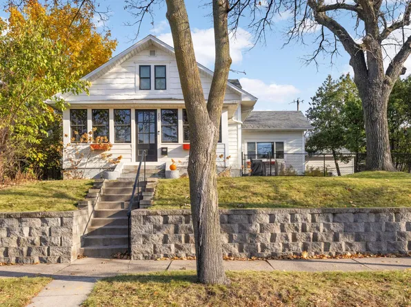 220 Oak Grove Pl, Saint Paul, MN 55105