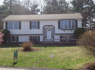 11 Hummingbird Ln, Taunton, MA 02780