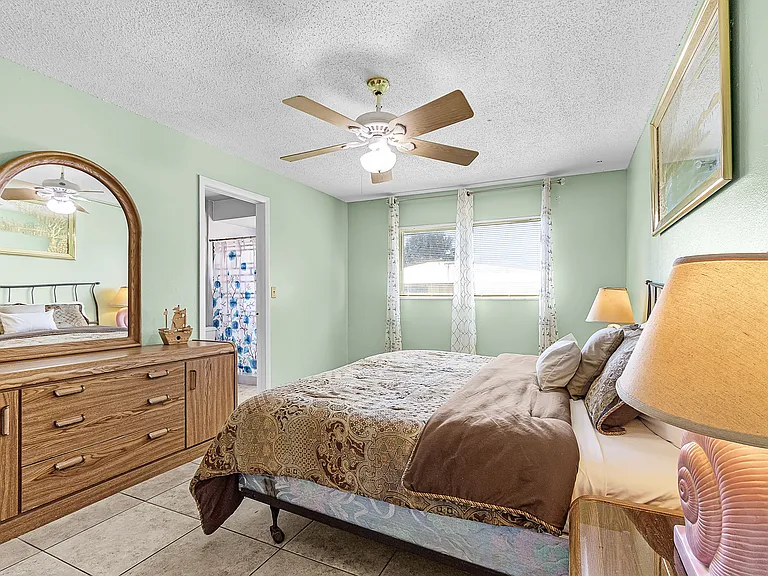 152 SW 47th Ter #4 — Photo 22