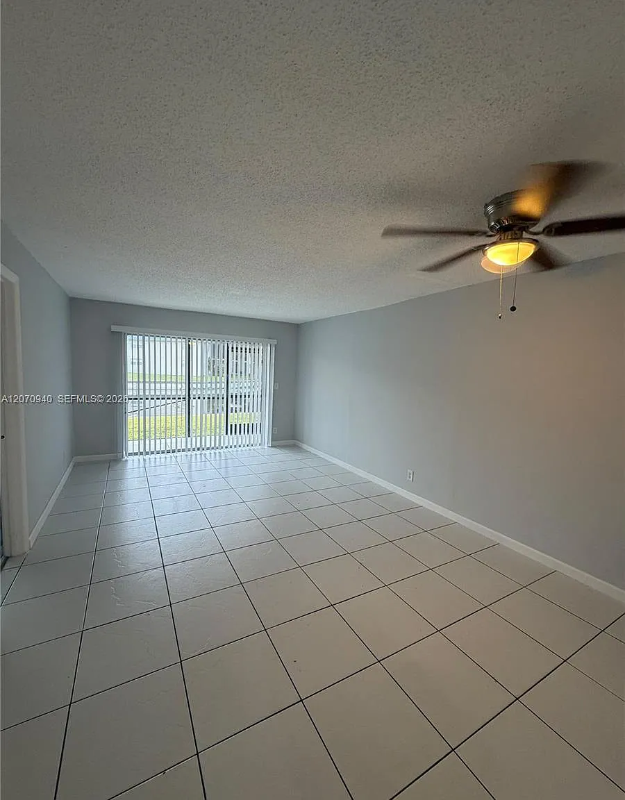 Versailles Gardens Condo — Photo 3