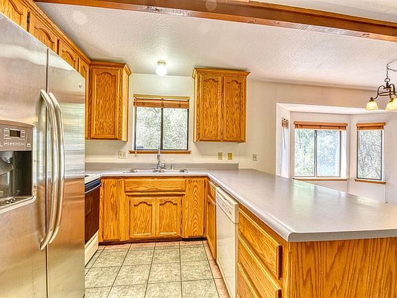 4th image of 12850 Mueller Dr