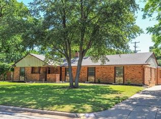2027 Woodhaven Dr, Arlington, TX 76010
