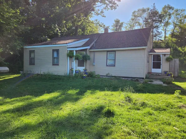 13215 M 96, Augusta, MI 49012