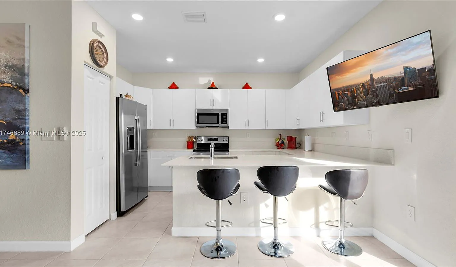 3 bed, 2.5 bath, 1650 sqft, $3,000 — Photo 3
