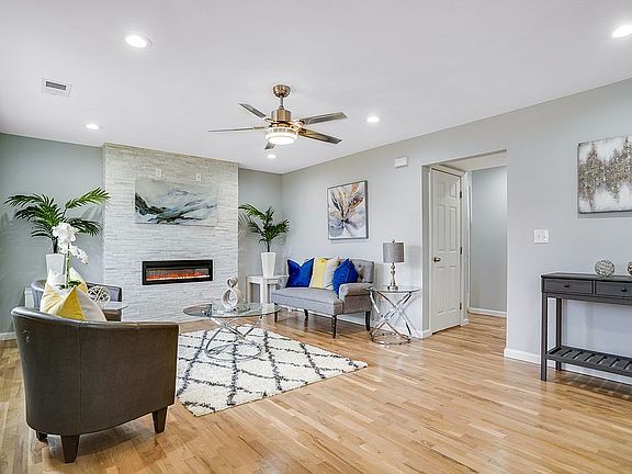 3rd image of 206 Sunset Ave