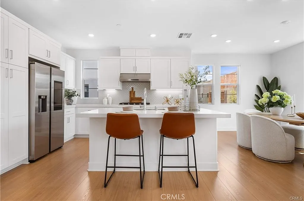 4 bed, 3.5 bath, 1818 sqft, $5,500 — Photo 1