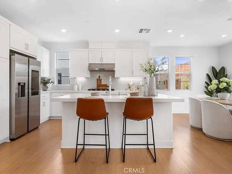 1221 Windmill Ln — Photo 1