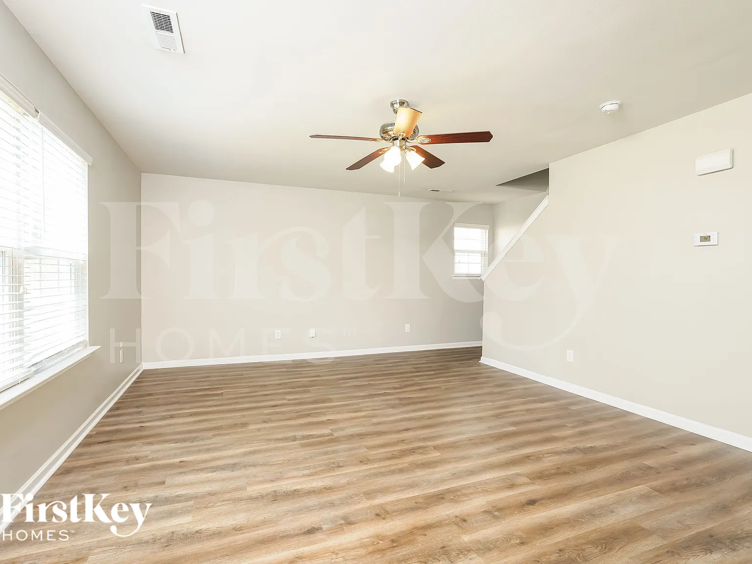 3 bed, 2.0 bath, 2220 sqft, $1,820 — Photo 2