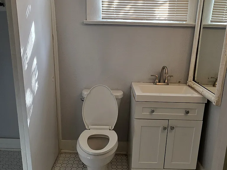 728 Philip St — Photo 12