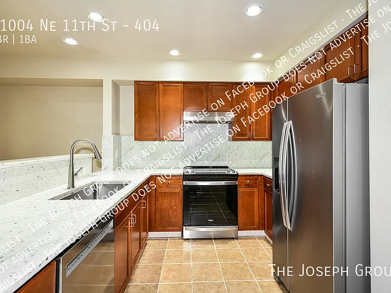 11004 NE 11th St #404 — Photo 4