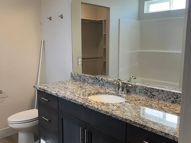 835 S 2380 W — Photo 29