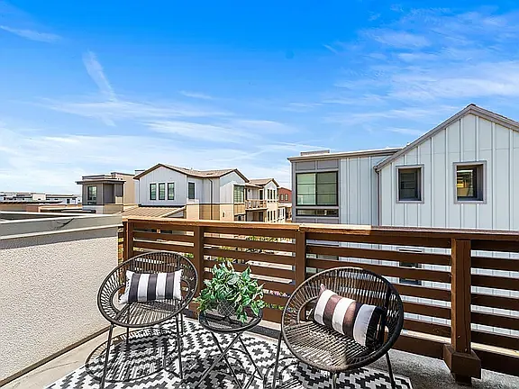 3 bed, 3.5 bath, 2150 sqft, $7,200 — Photo 4