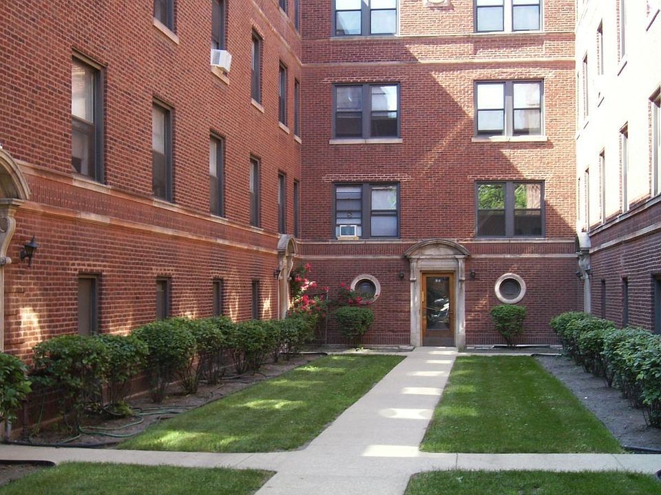 1st image of 914 W Oakdale Ave #2W