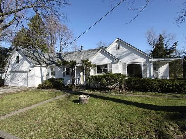 480 Good Ave photo 1