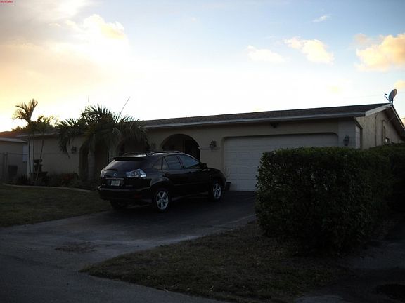4th image of 8461 Southampton Dr