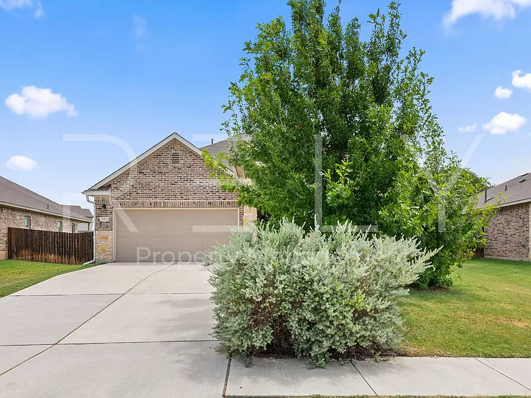 2412 Star Hill Rnch — Photo 2