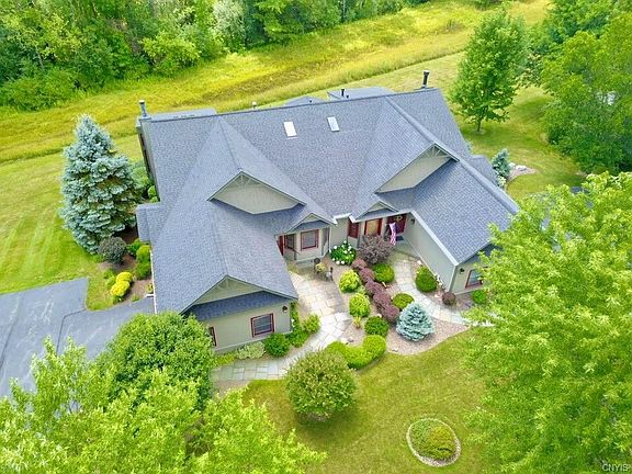 3rd image of 5 Old Farm Ln