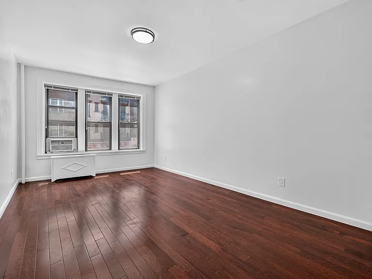 210 Grand St #2F — Photo 5