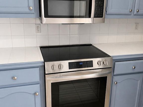 3rd image of 1405 W Carmen Ave