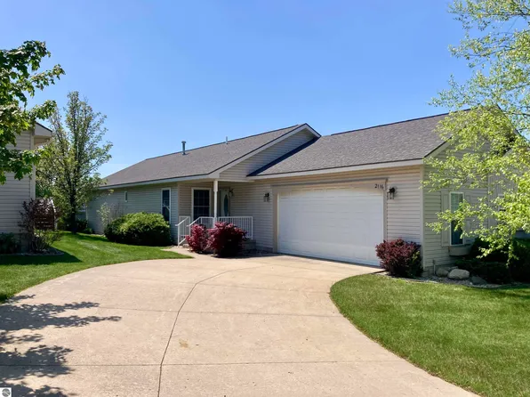 2116 Seaview Dr, Traverse City, MI 49686