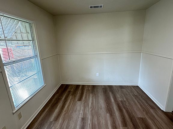 breakfast/dining area