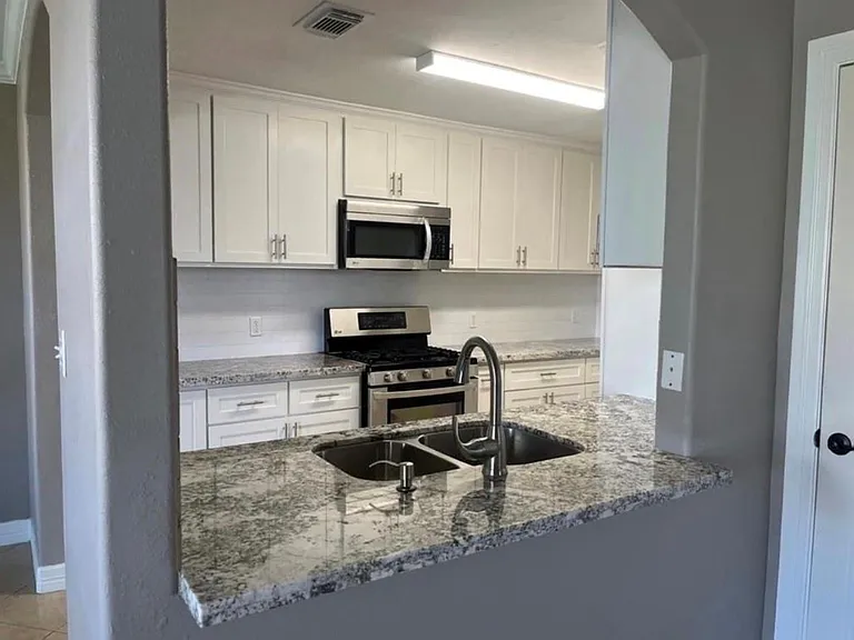 10510 Linsley Ln — Photo 3